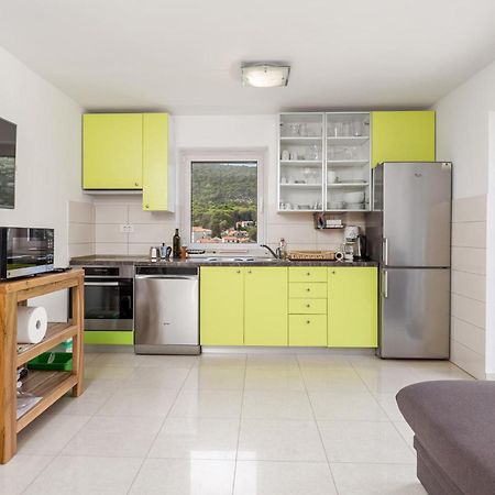 2 Bedroom Awesome Apartment In Велі-Лошинь Екстер'єр фото