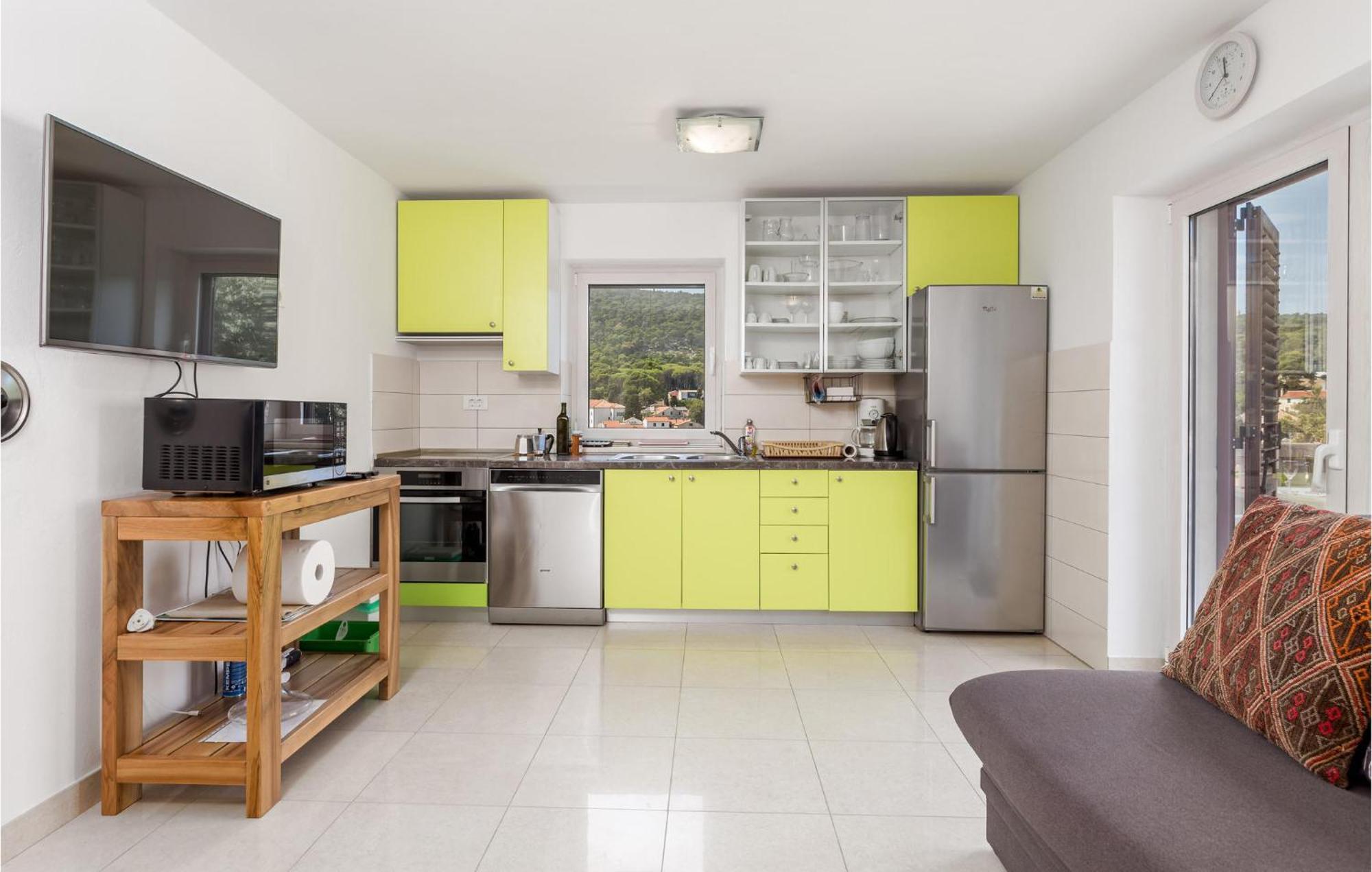 2 Bedroom Awesome Apartment In Велі-Лошинь Екстер'єр фото